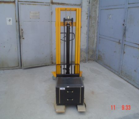 manipulační vysokozdvih 1000,-Kg - 1.JPG