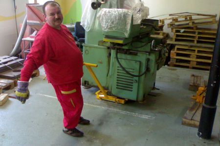 stěhování strojů.jpg